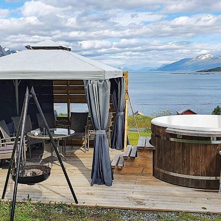 10 Person Holiday Home In Lyngseidet Bagian luar foto