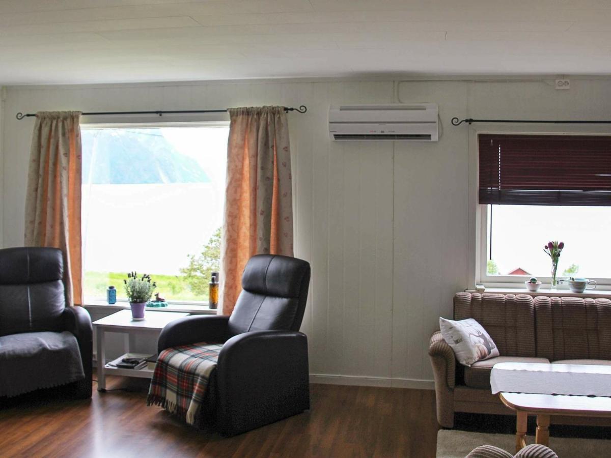 10 Person Holiday Home In Lyngseidet Bagian luar foto