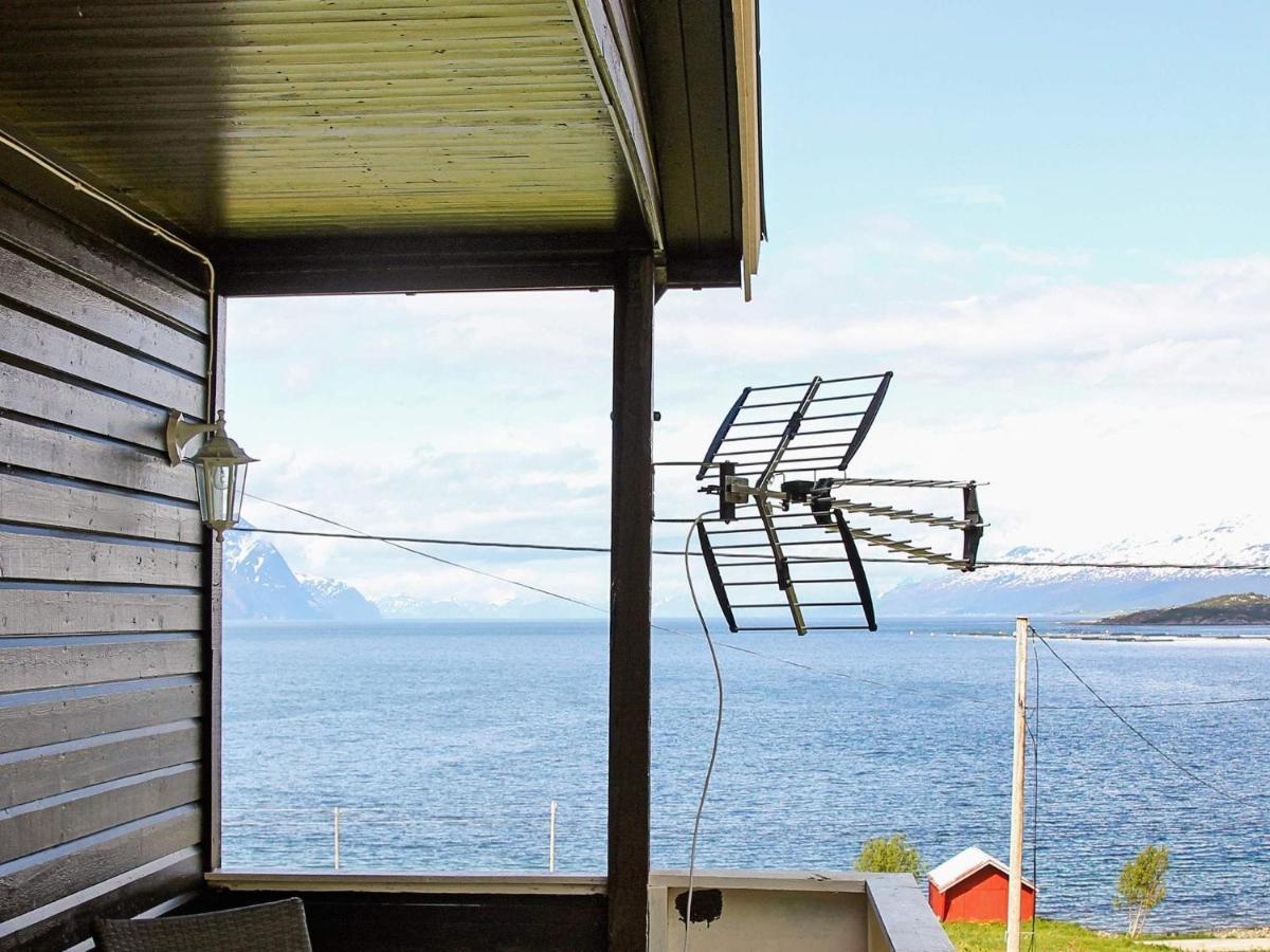 10 Person Holiday Home In Lyngseidet Bagian luar foto