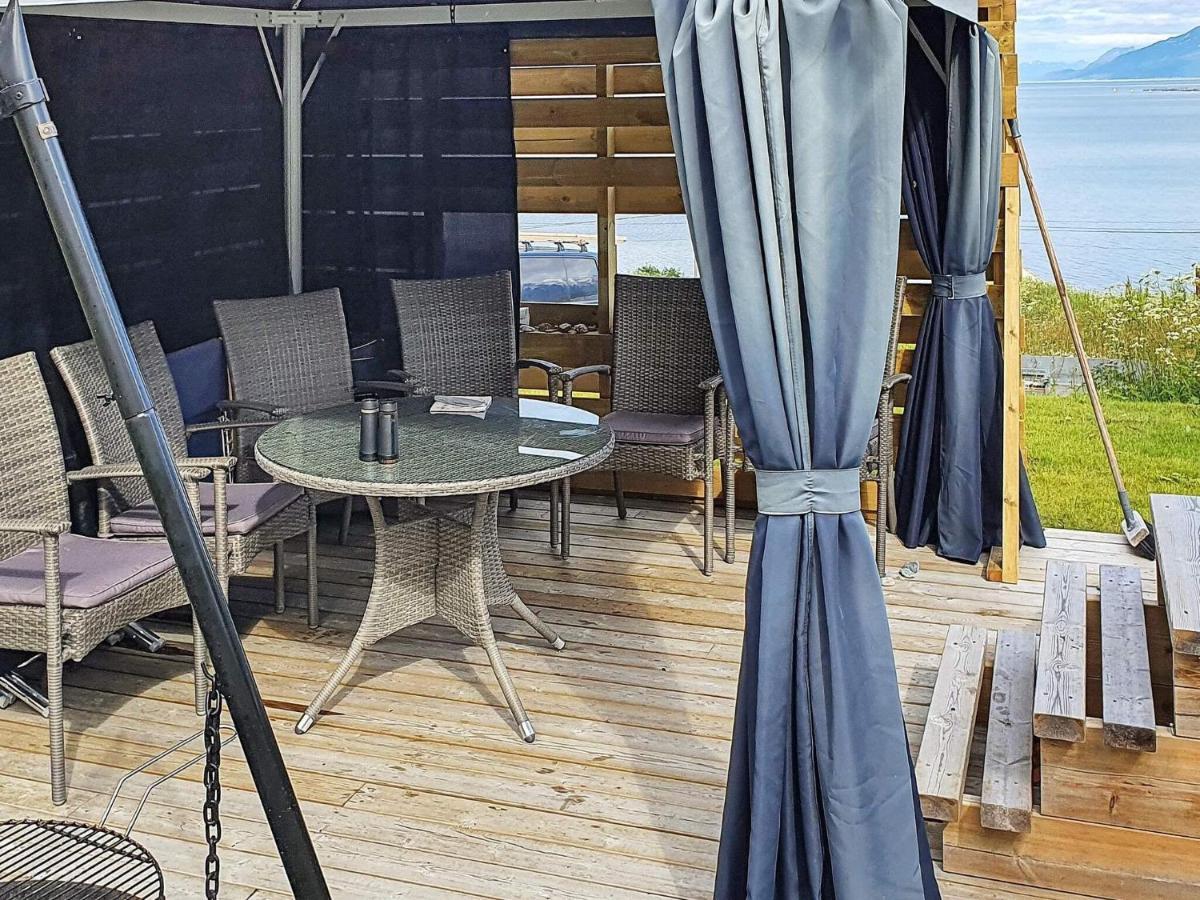 10 Person Holiday Home In Lyngseidet Bagian luar foto