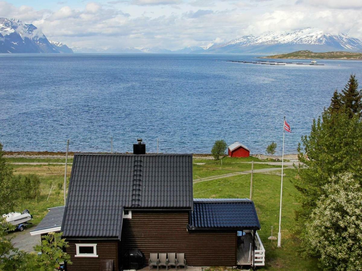 10 Person Holiday Home In Lyngseidet Bagian luar foto